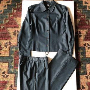 W WORTH  NWOT 2 Piece Pant Suit. Size 8